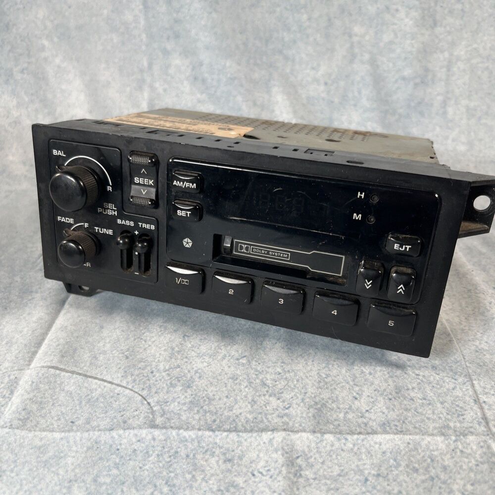 CHRYSLER CORPORATION CAR STEREO RADIO AM FM CASSETTE PART P4704354 Untested